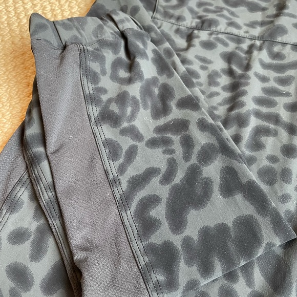 Lululemon Relaxed Shirt; 19 inches from underarm to underarm. - Picture 8 of 8